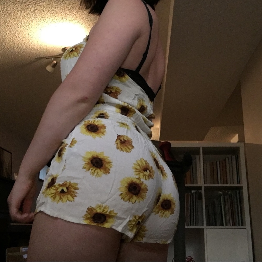Strapless sunflower romper - Picture 3 of 5